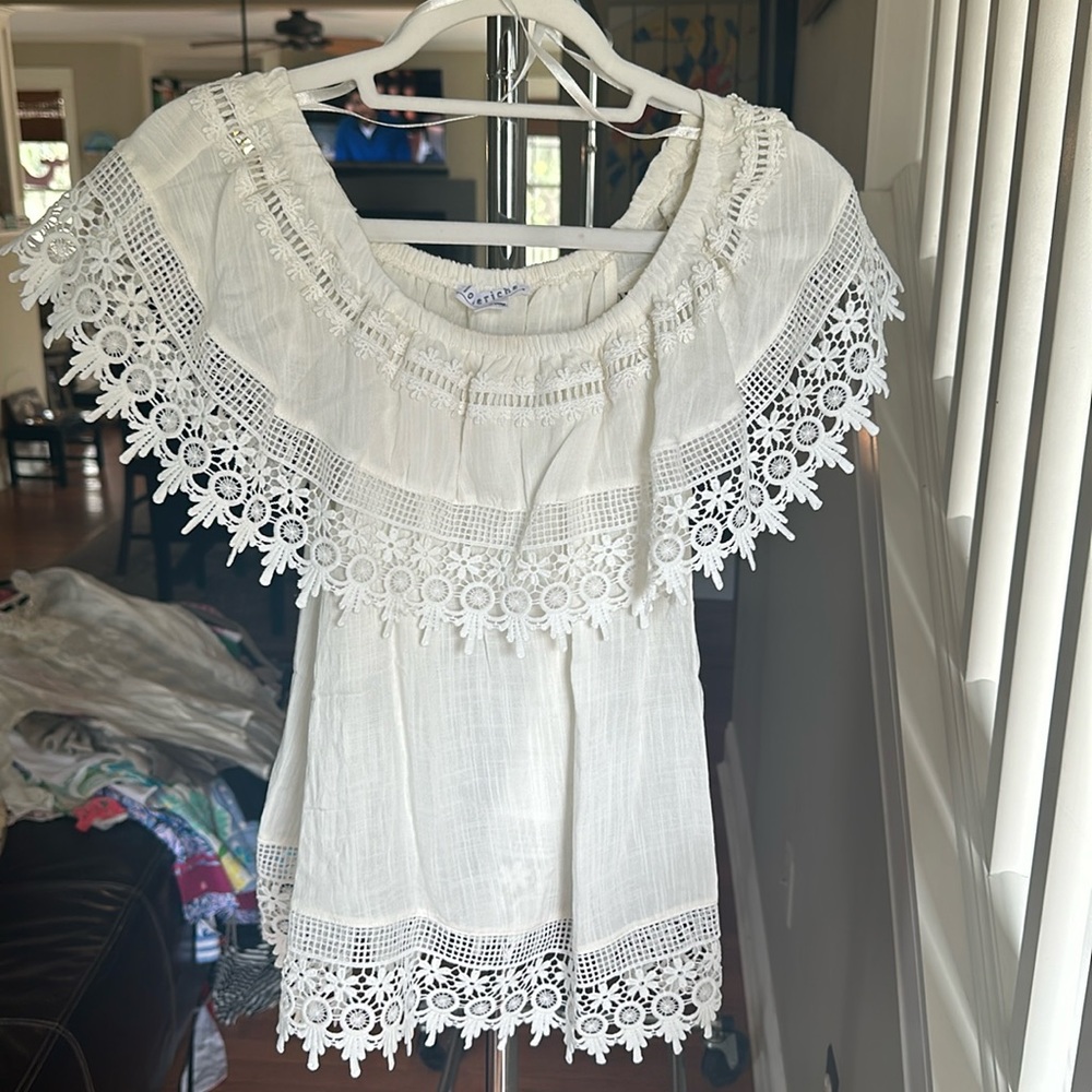 Off shoulder white shirt with crotchet details